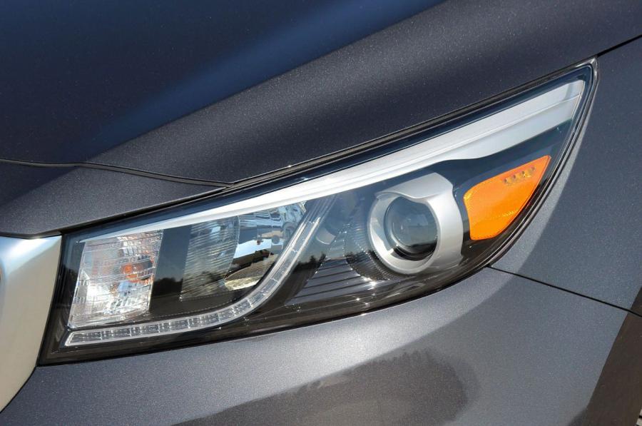  Kia Sedona SXL 2015 года  (фото 44 из 75)